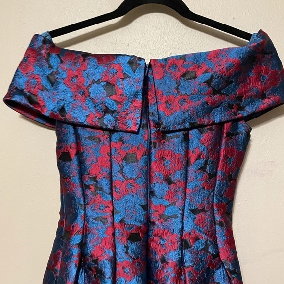 Slate & Willow‎ Off The Shoulder Floral Dress - Picture 9 of 14